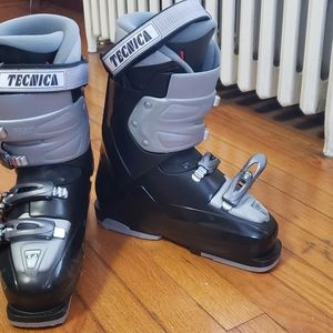 Tecnica ski boots Size 25.5